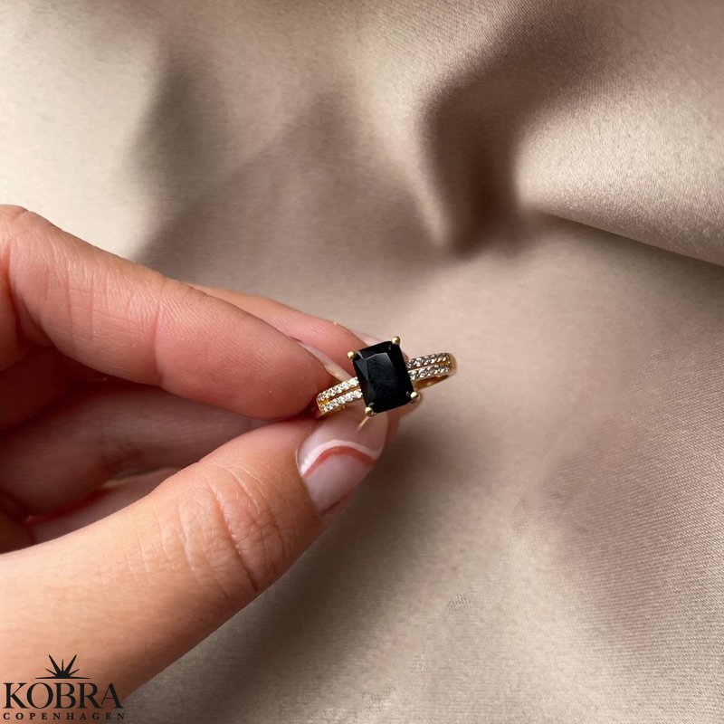 "Vanity" gold-plated ring with black zirconia stone