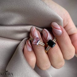 "Vanity" gold-plated ring with black zirconia stone