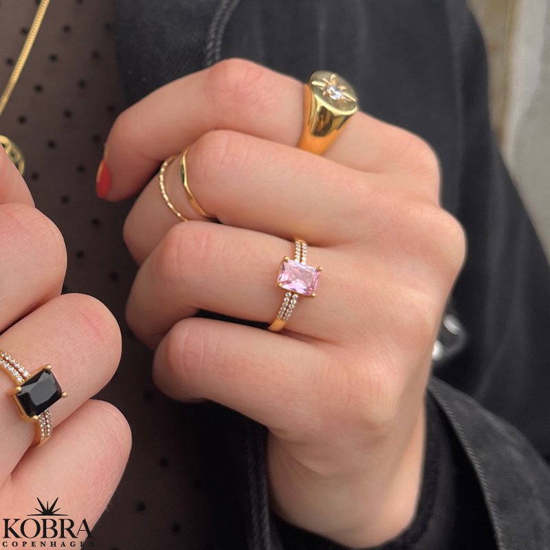 "Vanity" gold-plated ring with black zirconia stone