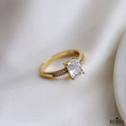 "Vanity" guld ring med hvide zirkonia sten