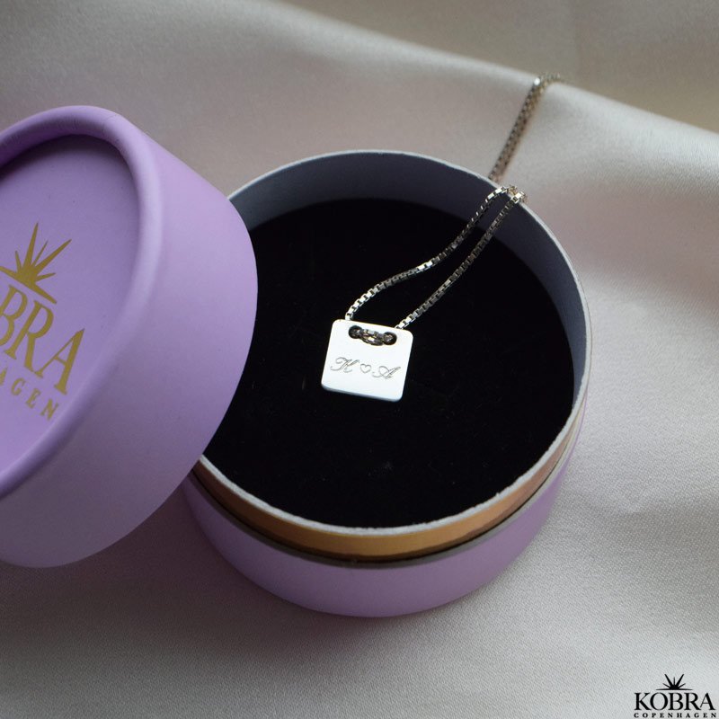 "Hey" slv halskde med personlig gravering