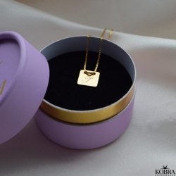 "Hey" guld halskde med personlig gravering