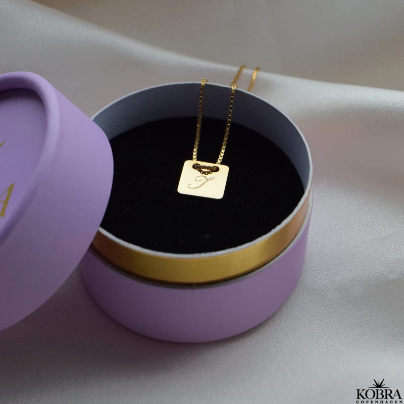 "Hey" guld halskde med personlig gravering