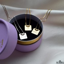 "Hey" guld halskde med personlig gravering