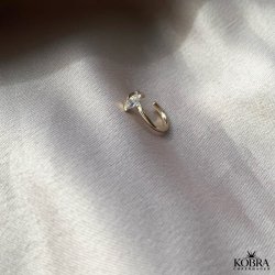 "Vegas" guld earcuff med drbeformet sten