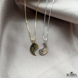 Veninde halskde med gravering i slv/guld "Yin Yang"