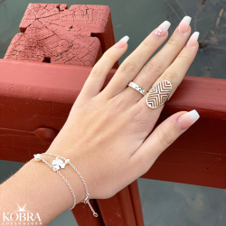 "Victory Hollow" V ring in silver