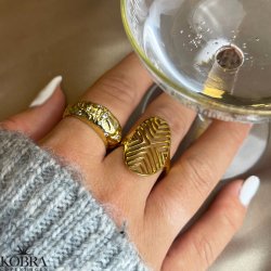 "Luna" stor chunky guld ring med hvide sten