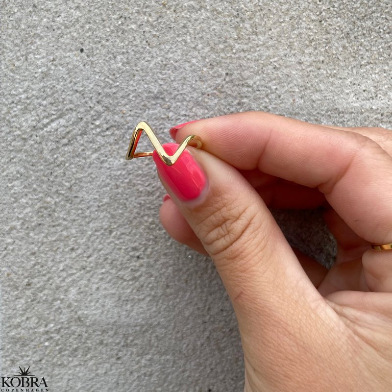 "Wave" 18 carat goldplated wavy ring