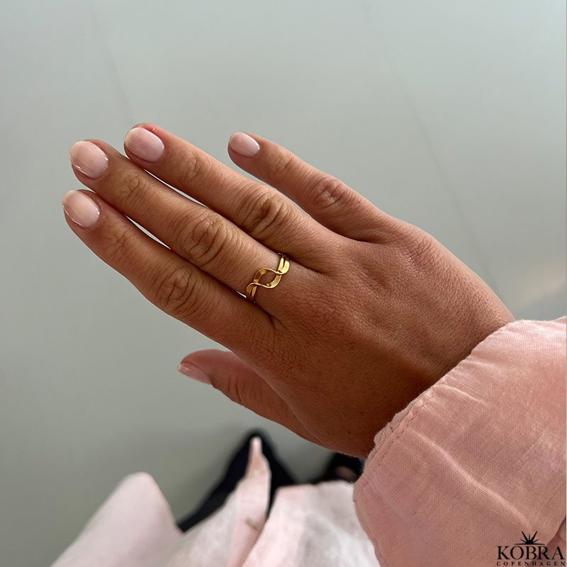 "Zoe" wavy guld ring