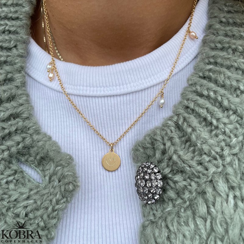 "Wilma" pearl necklace with mini id tag in gold plated