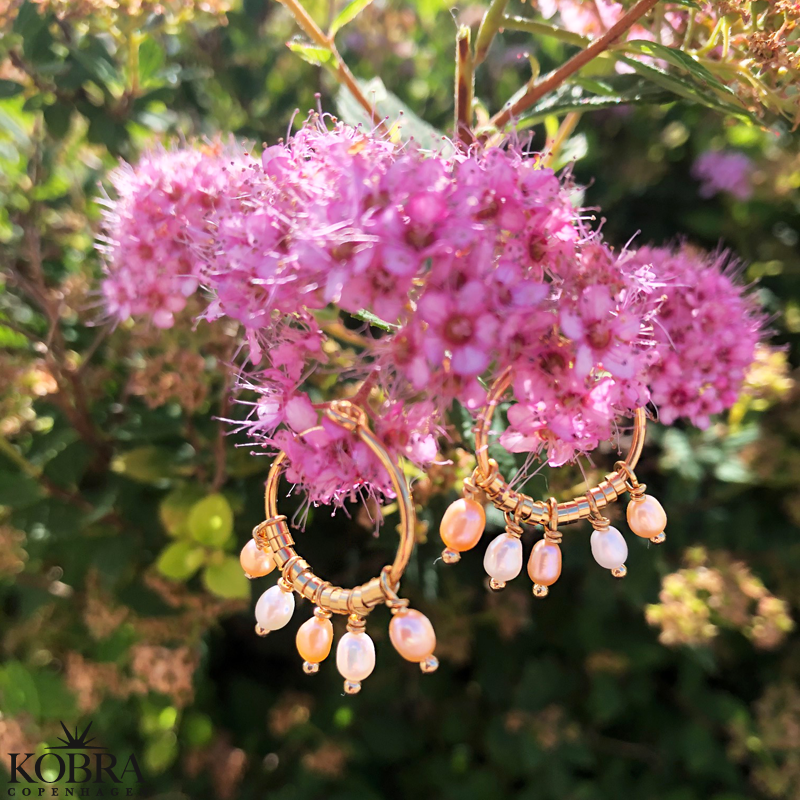 "Wilma" small gold hoops with pearls