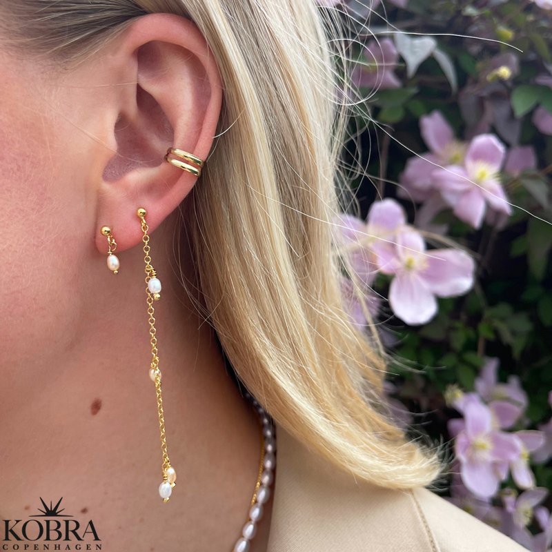 "Wilma" small gold plated pearl earrings  with peach colored pearls