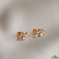 "Windy" gold ear studs in a unique design