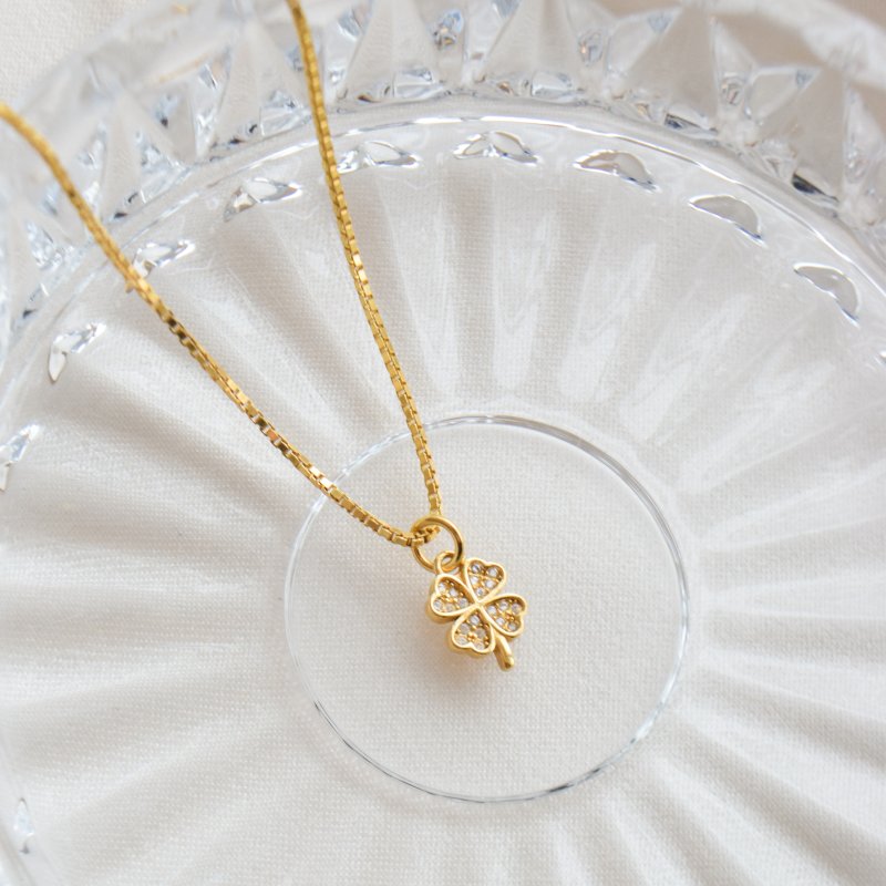 "Wish" gold fourclover necklace with stones