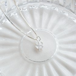 "Wish" s�lv firkl�ver halsk�de med sten