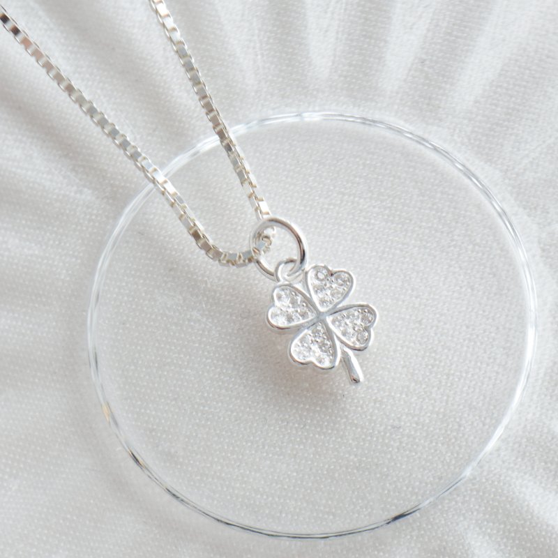 "Wish" s�lv firkl�ver halsk�de med sten