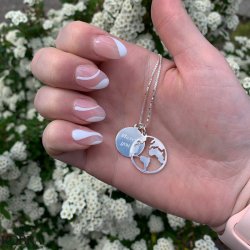 "World" silver necklace with round pendant including personalized engraving!