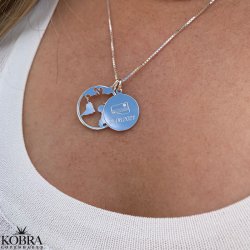 Studentersmykke med "World" i slv