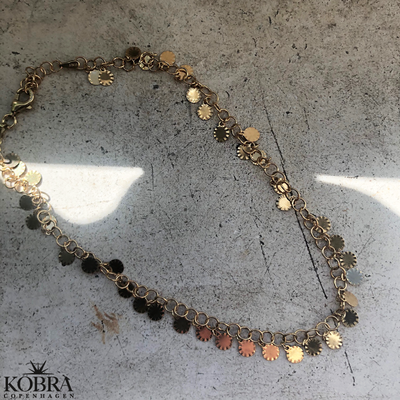 "Yael" 18 karat forgyldt ankelkæde med små runde vedhæng