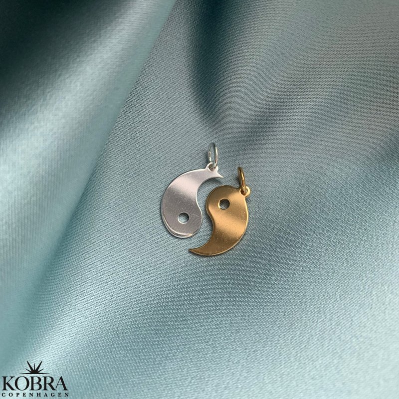 Veninde halskde med gravering i slv/guld "Yin Yang"