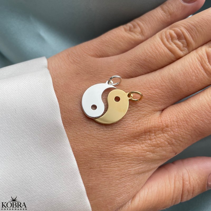 Veninde halskde med gravering i slv/guld "Yin Yang"