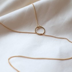 "Yoko" 18k forgyldt halsk�de med cirkel
