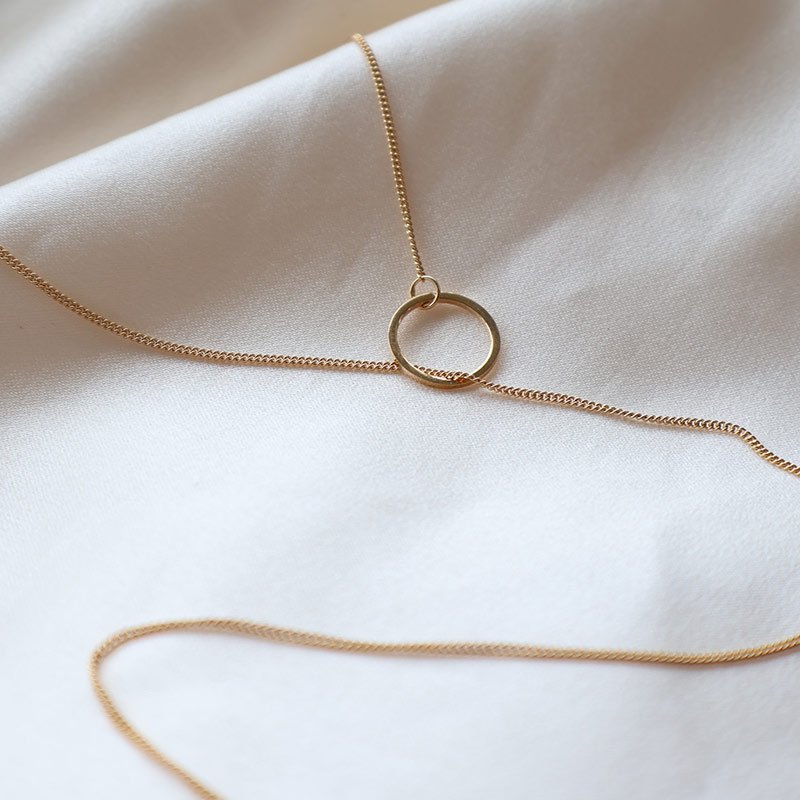 "Yoko" 18k forgyldt halsk�de med cirkel