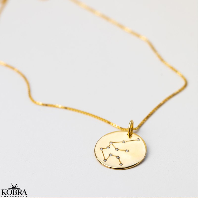 "Zodiac" stjernetegnshalskde med sten i 18 karat forgyldt