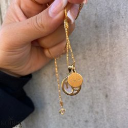 "Stargate" guld halskde med dit stjernetegn og lille ID tag inklusiv gravering