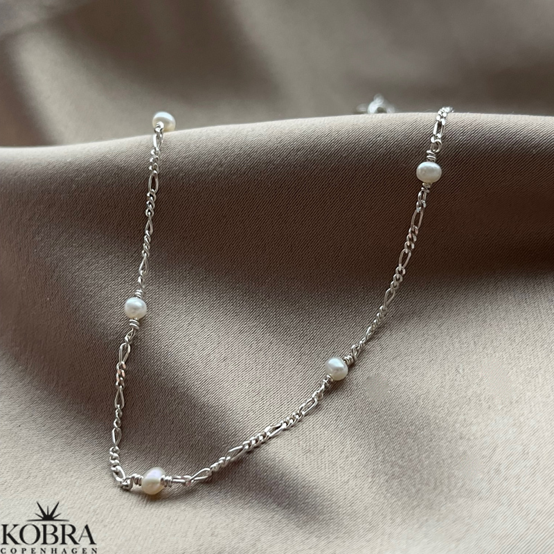 håndlavet sølv halskæde med små perler - Sølv halskæder - KOBRA copenhagen ApS