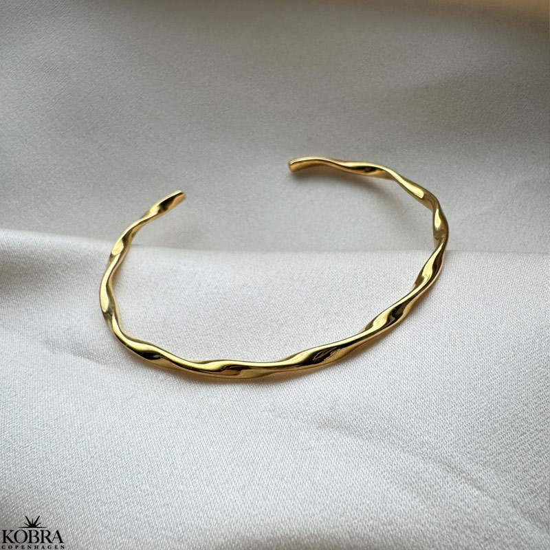 Torqued Faceted Chain Link Bracelet in 18K Yellow Gold, 7mm - BC Clark